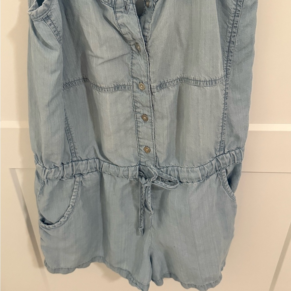 Cloth & Stone Chambray Romper Size M Blue Tencel Button Front Sleeveless Shorts - Picture 4 of 5